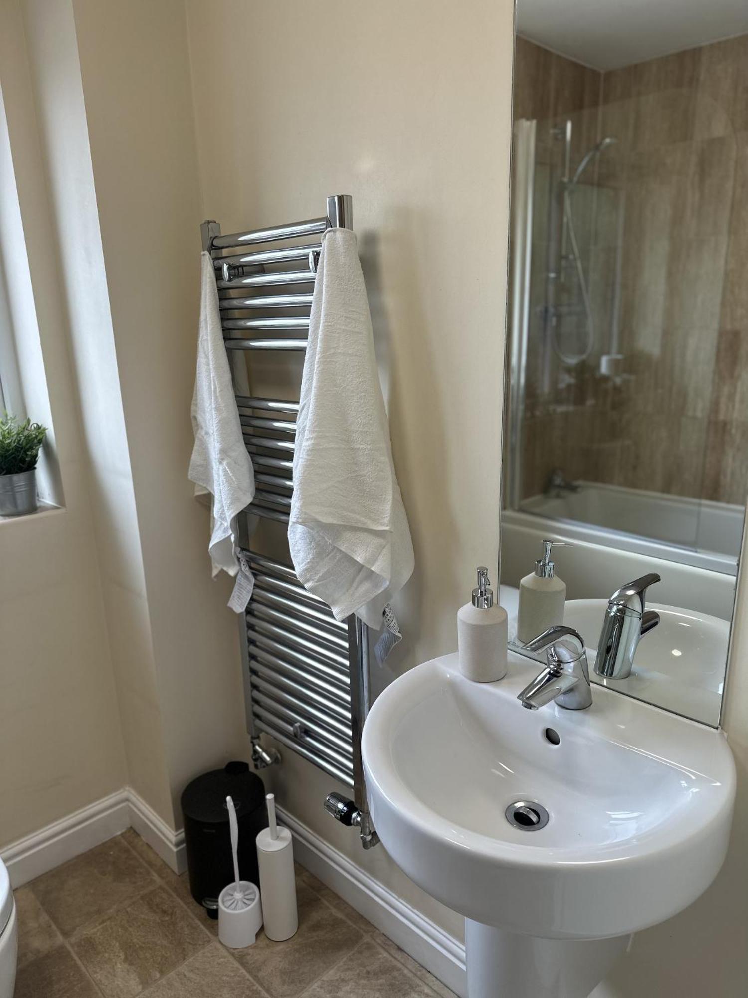 2 Bdr City Centre Apartment With Parking كارديف المظهر الخارجي الصورة